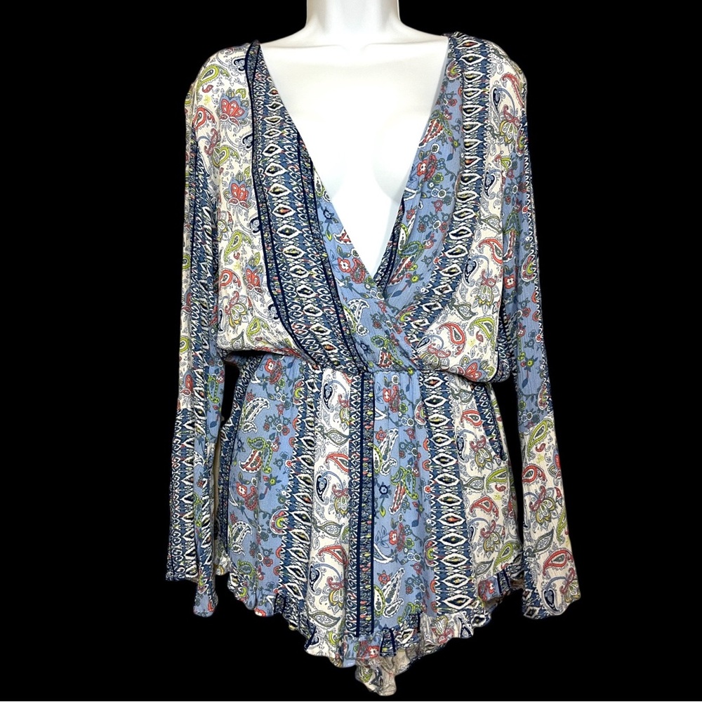 Altar’d State Blue and White Bohemian Paisley Design Surplice Neck Romper Medium